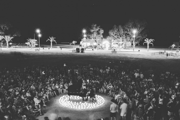 1 PIANO & 200 VELAS