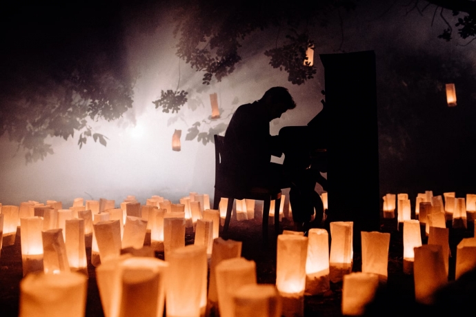 1 PIANO & 200 VELAS