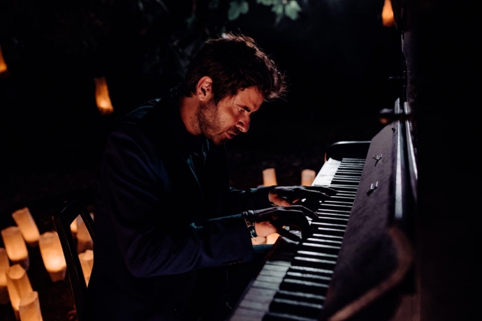 1 PIANO & 200 VELAS